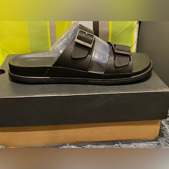 UGG sandals new in box - Picture 2 of 3